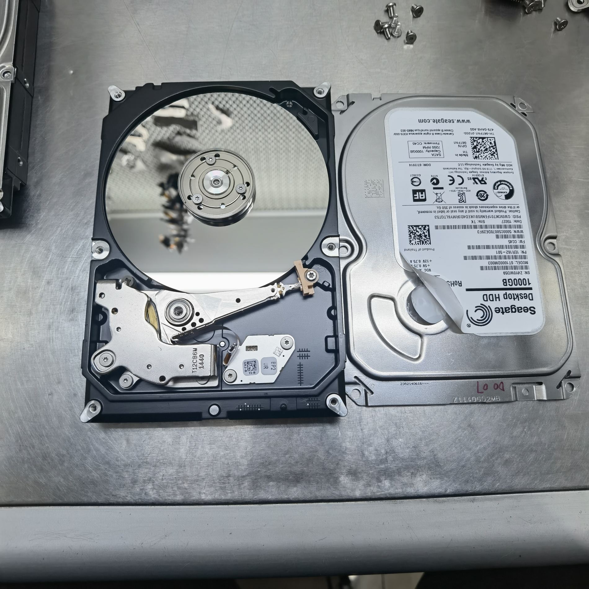 ST1000DM003-1ER162希捷台式机硬盘磁头损坏开盘数据恢复成功